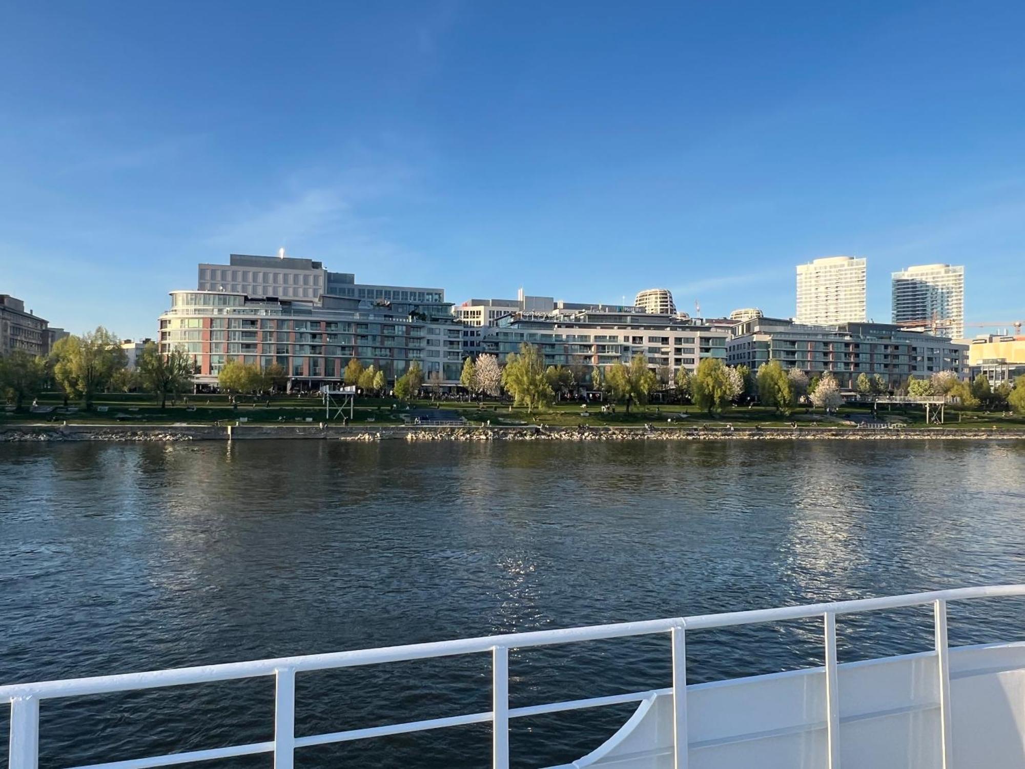 River Front Mezonet Eurovea *